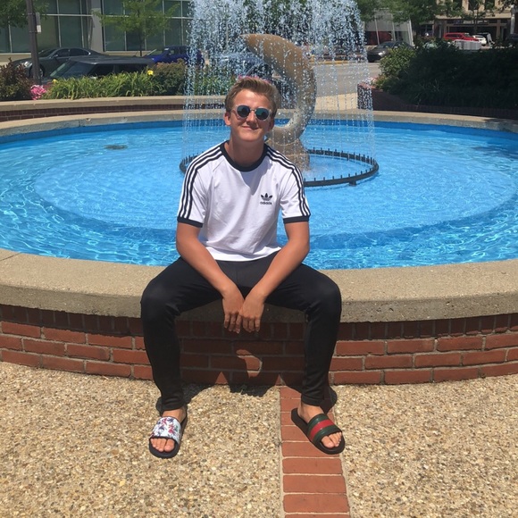 Meet your Posher, Tech - Picture 3 of 7